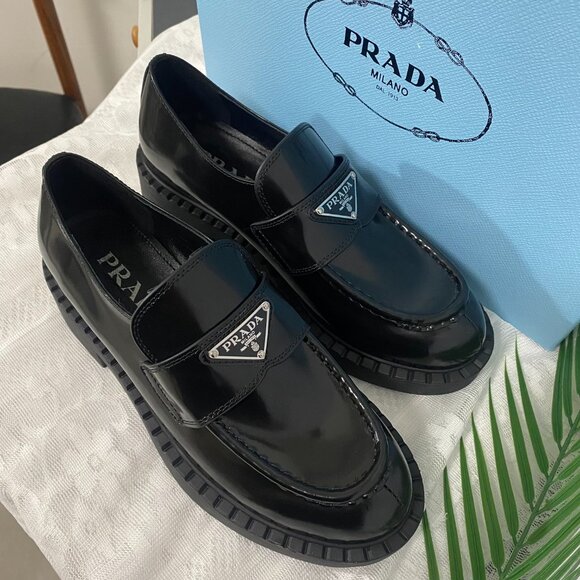 New Prada Chocolate Brushed Leather Black
Loafers - Picture 1 of 12